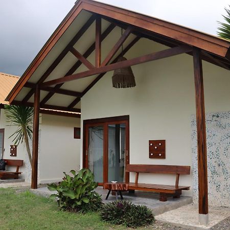 Outside Bungalow Sekongkang Exteriér fotografie